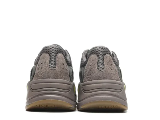 Yeezy Boost 700 Mauve Reps