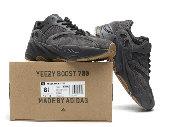 Yeezy Boost 700 Utility Black Reps