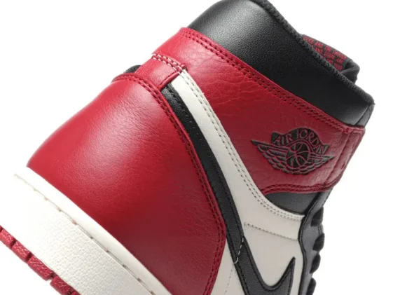 Air Jordan 1 Retro High Bred Toe Reps