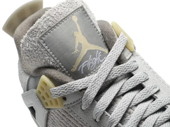 Air Jordan 4 Retro Craft Photon Dust Reps