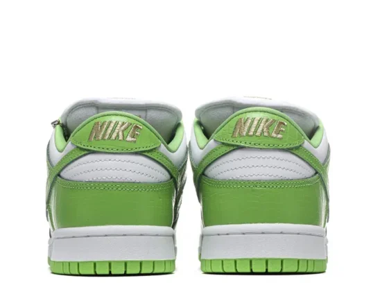 Dunk Low Supreme Stars Mean Green Reps